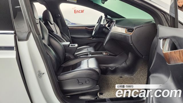 Tesla Model X 2019 — photo 10