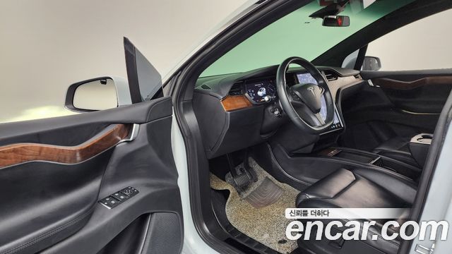 Tesla Model X 2019 — photo 11