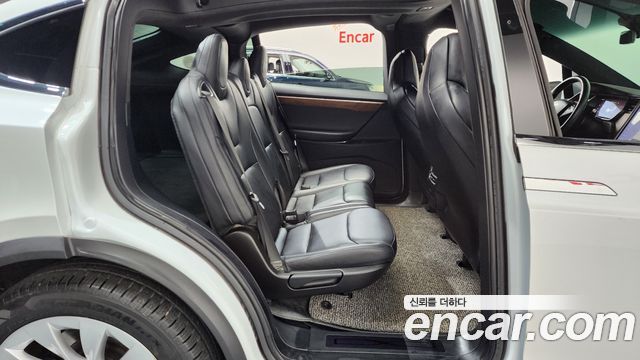 Tesla Model X 2019 — photo 12