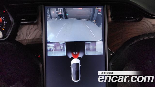Tesla Model X 2019 — photo 16