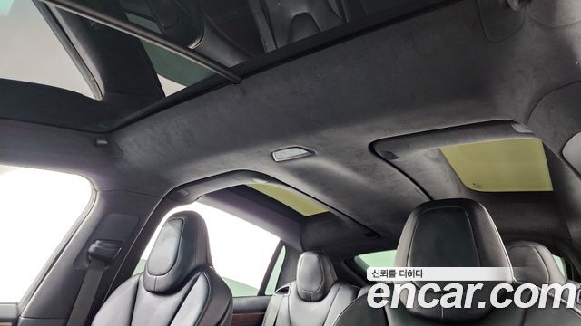 Tesla Model X 2019 — photo 18