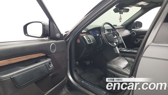 Land Rover Discovery 2019 — photo 10