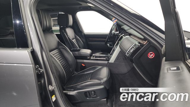 Land Rover Discovery 2019 — photo 11