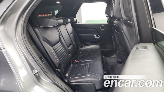 Land Rover Discovery 2019 — photo 12