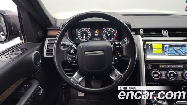 Land Rover Discovery 2019 — photo 13
