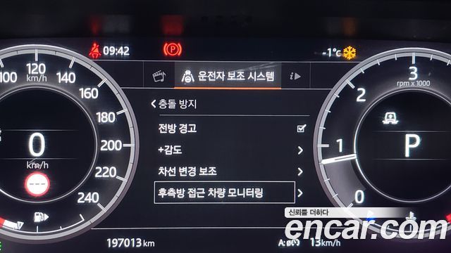 Land Rover Discovery 2019 — photo 16