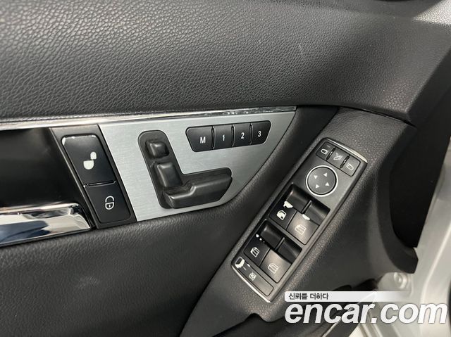 Mercedes-Benz C-Class 2011 — photo 8