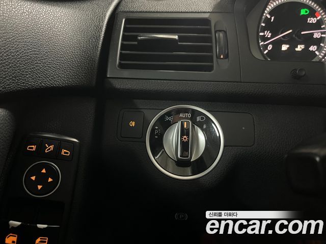 Mercedes-Benz C-Class 2011 — photo 9