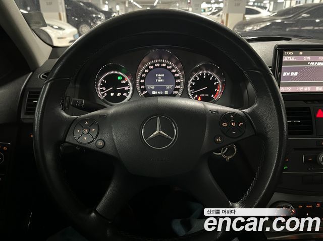 Mercedes-Benz C-Class 2011 — photo 11