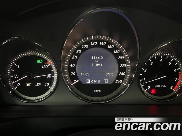 Mercedes-Benz C-Class 2011 — photo 12