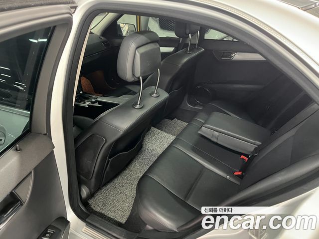 Mercedes-Benz C-Class 2011 — photo 17