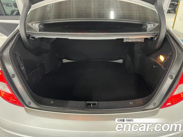 Mercedes-Benz C-Class 2011 — photo 19
