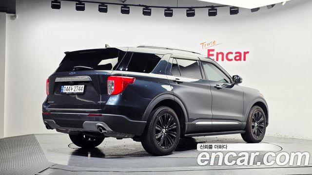 Ford Explorer 2022 — photo 2