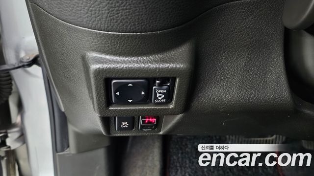 Nissan Cube 2011 — photo 16