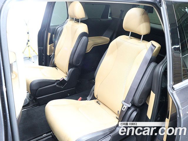 Kia Canival 2022 — photo 11