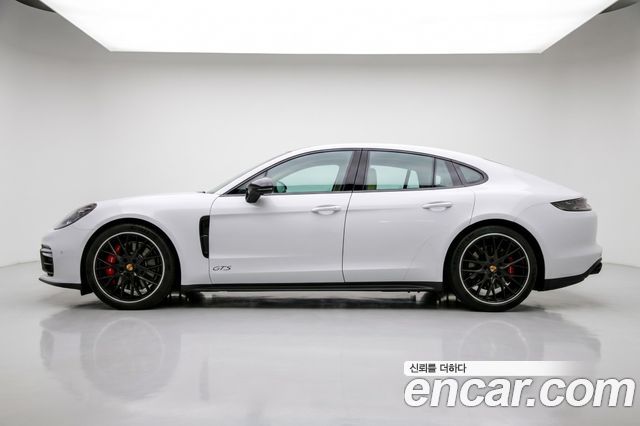 Porsche Panamera 2022 — photo 1