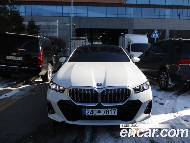 BMW 5-Series 2024 — photo 1