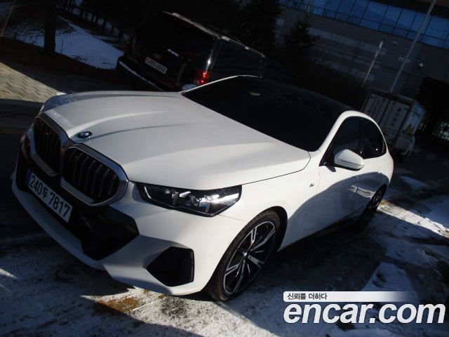 BMW 5-Series 2024 — photo 2