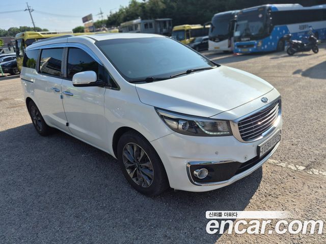 Kia Canival 2017 — photo 1
