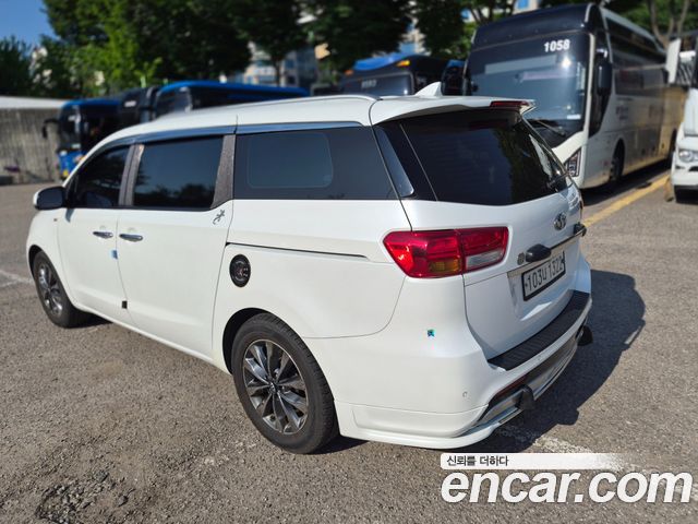 Kia Canival 2017 — photo 4