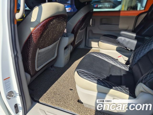 Kia Canival 2017 — photo 13
