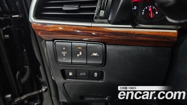 Kia K7 2016 — photo 17