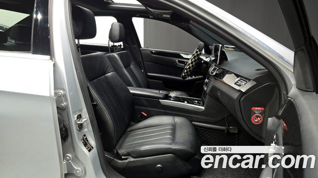 Mercedes-Benz E-Class 2014 — photo 10