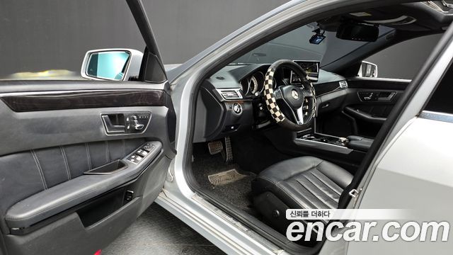 Mercedes-Benz E-Class 2014 — photo 11