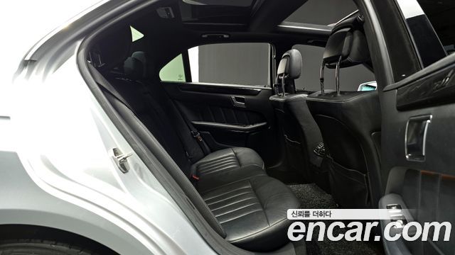Mercedes-Benz E-Class 2014 — photo 12