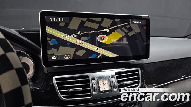 Mercedes-Benz E-Class 2014 — photo 14