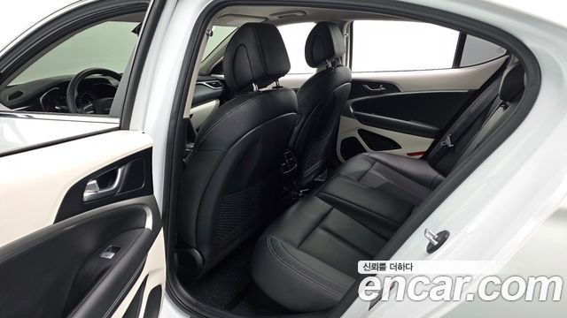 Genesis G70 2020 — photo 12