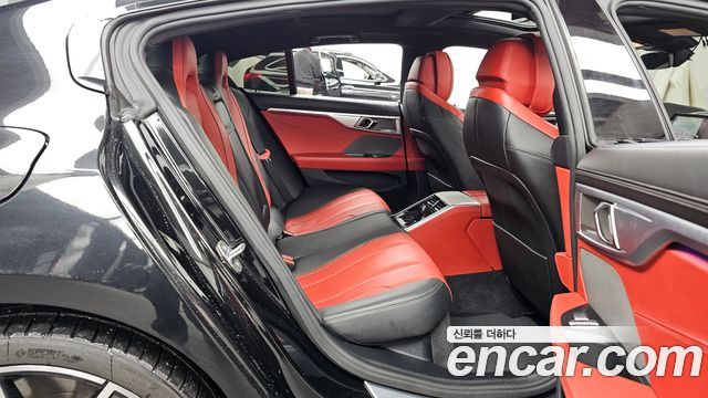 BMW 8-Series 2020 — photo 12