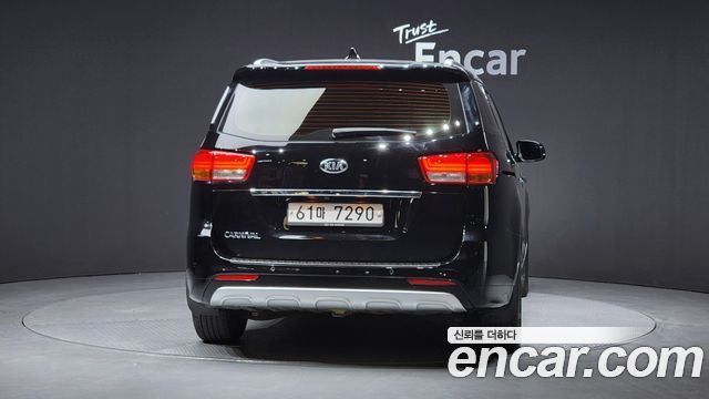 Kia Canival 2017 — photo 4