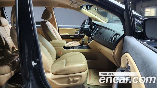 Kia Canival 2017 — photo 10
