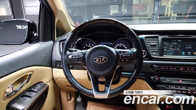 Kia Canival 2017 — photo 14