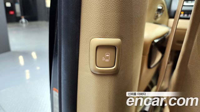 Kia Canival 2017 — photo 19