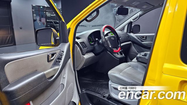 Hyundai Starex 2011 — photo 11