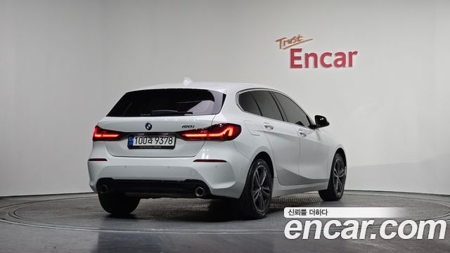BMW 1-Series 2022 — photo 2