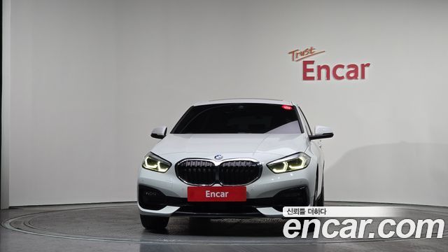 BMW 1-Series 2022 — photo 3