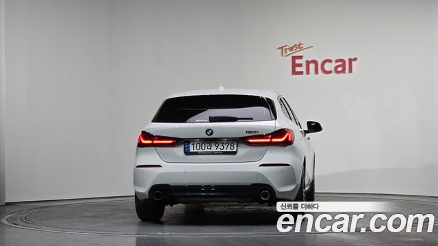 BMW 1-Series 2022 — photo 4