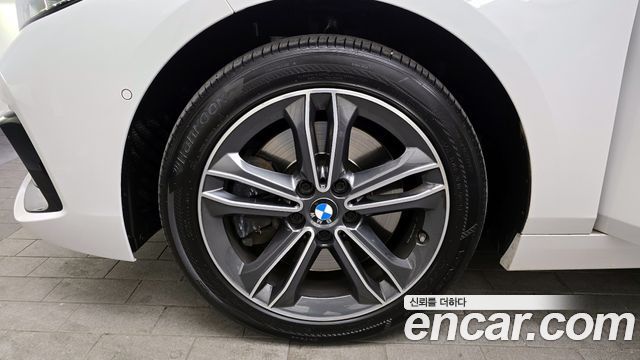 BMW 1-Series 2022 — photo 5
