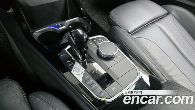 BMW 1-Series 2022 — photo 9