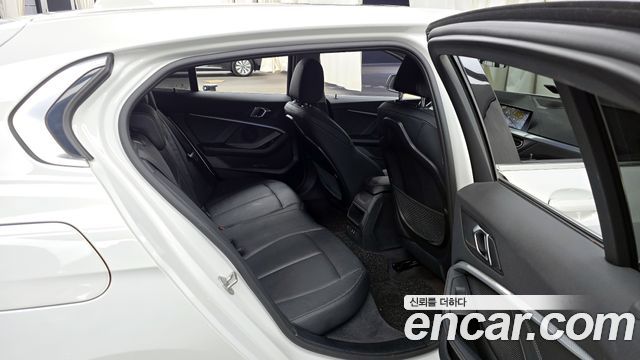 BMW 1-Series 2022 — photo 12