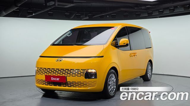 Hyundai Staria 2022 — photo 1