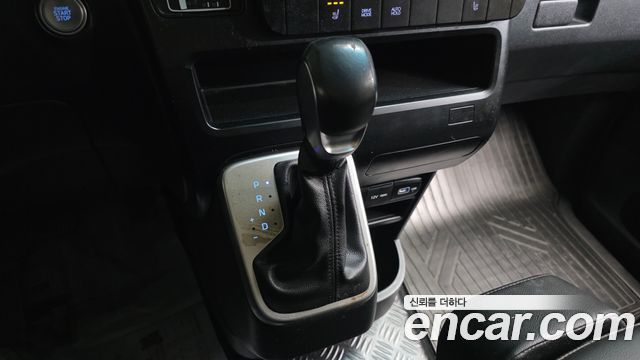 Hyundai Staria 2022 — photo 9