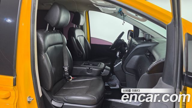 Hyundai Staria 2022 — photo 10