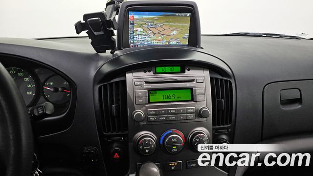 Hyundai Starex 2015 — photo 16
