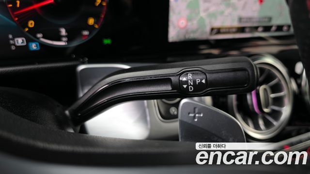 Mercedes-Benz GLB-Class 2022 — photo 9
