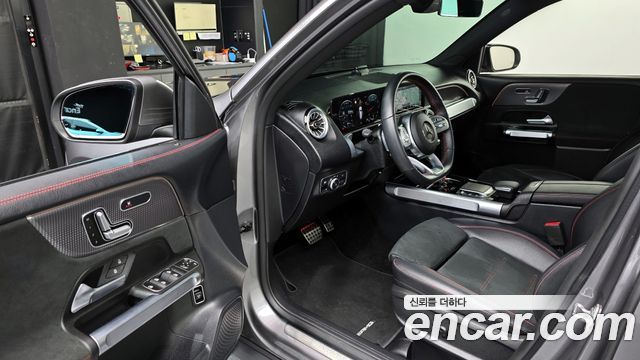 Mercedes-Benz GLB-Class 2022 — photo 10