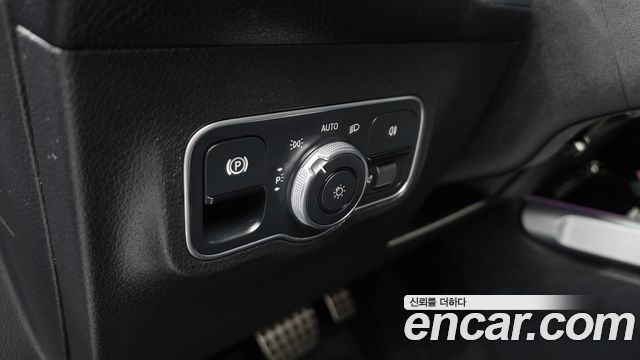 Mercedes-Benz GLB-Class 2022 — photo 12